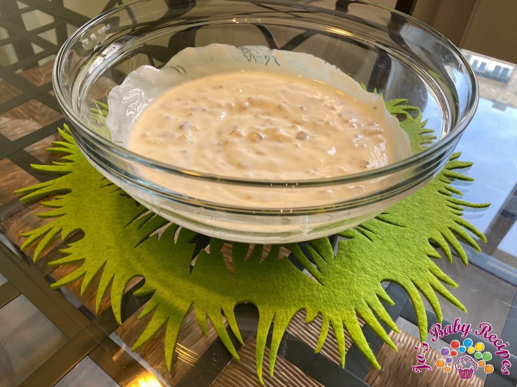 Yogurt Sauce with garlic for the barbecue