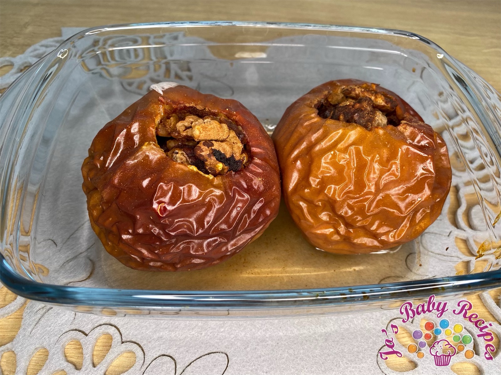 Stuffed apples with nuts in the oven