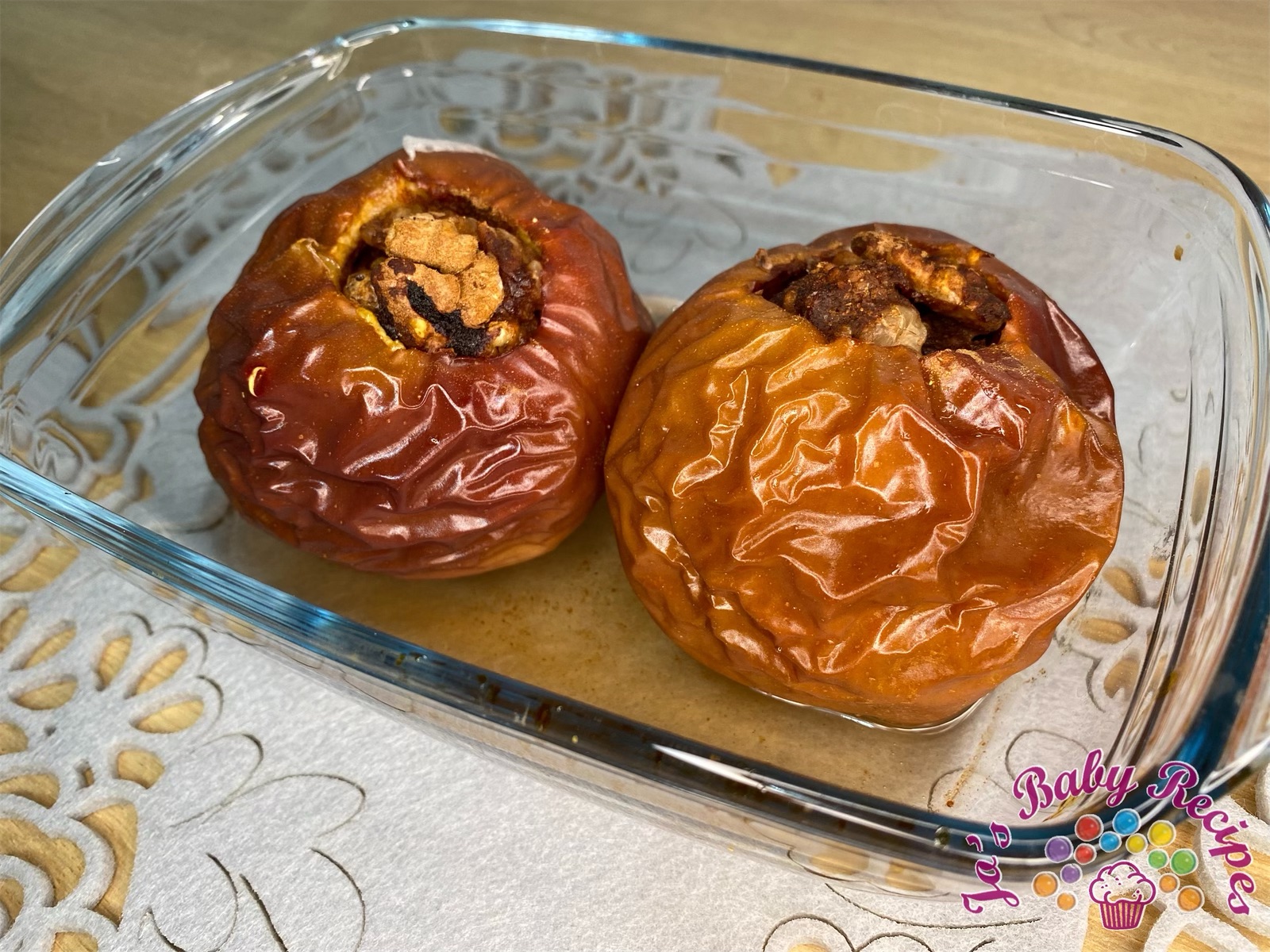 Stuffed apples with nuts in the oven