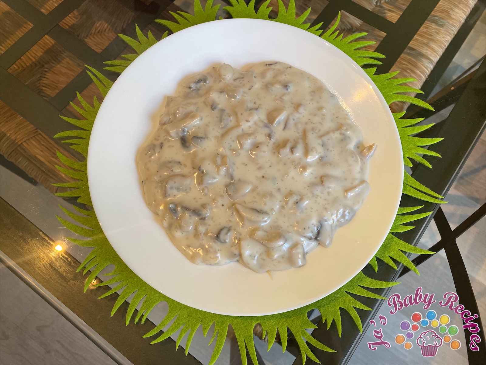 Baby friendly mushrooms with white sauce