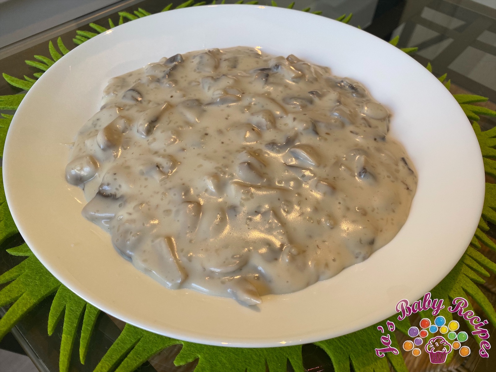 Baby friendly mushrooms with white sauce