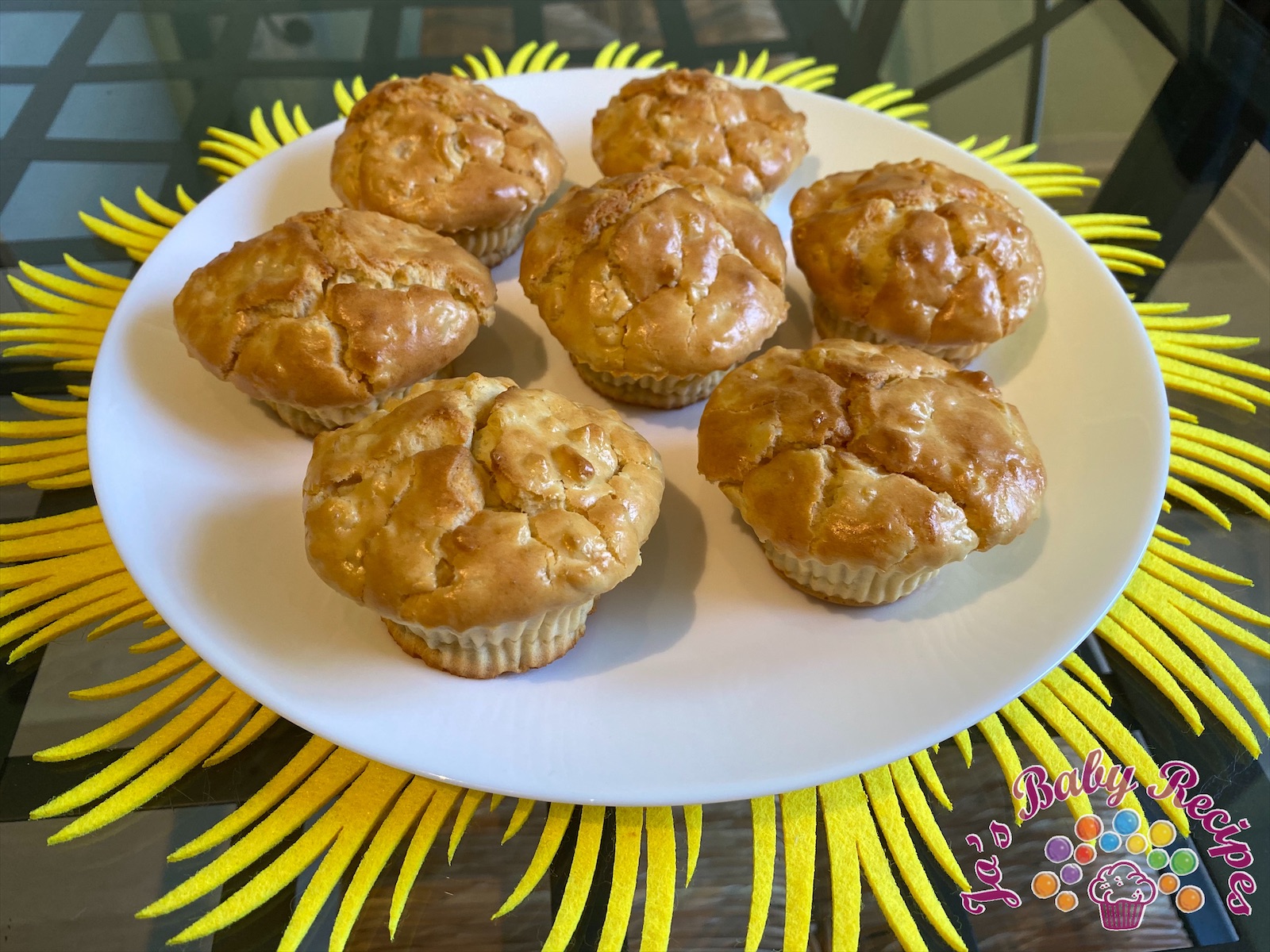 Muffins with mascarpone and apples
