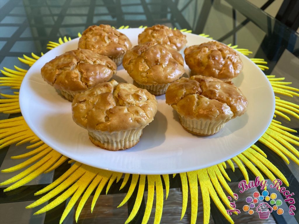 Muffins with mascarpone and apples
