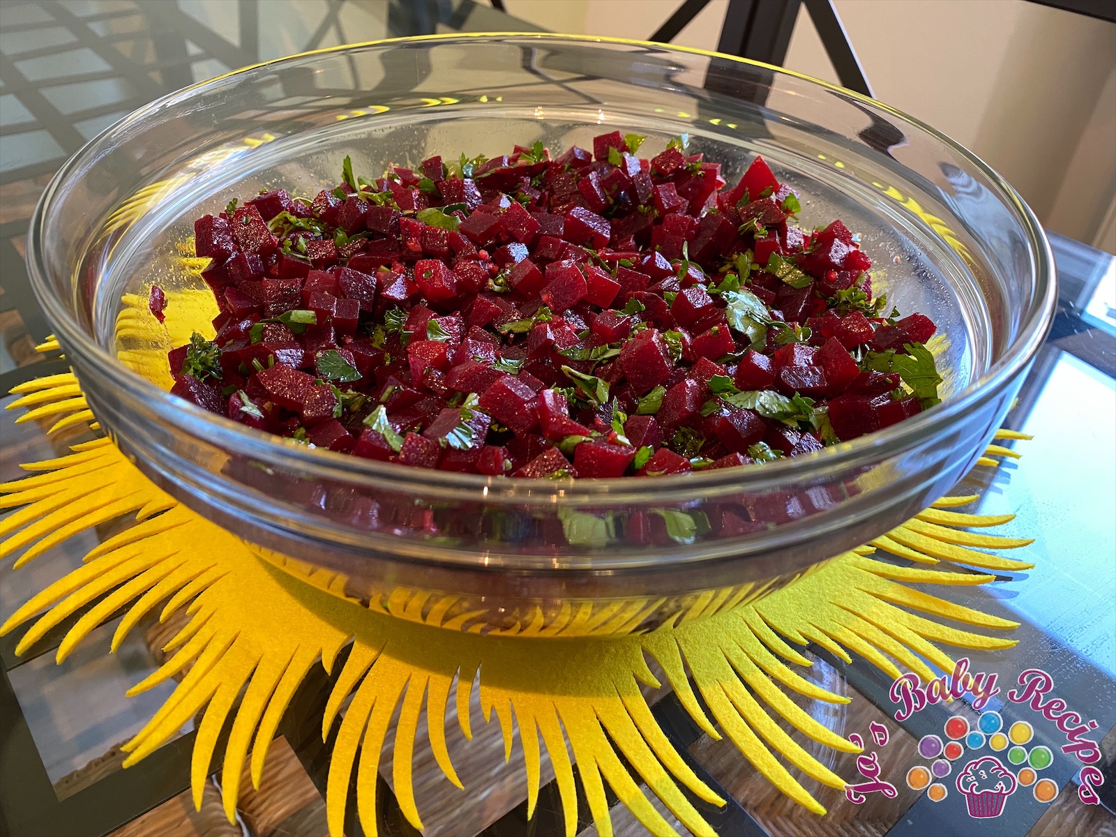 Baby friendly beetroot salad with garlic and parsley