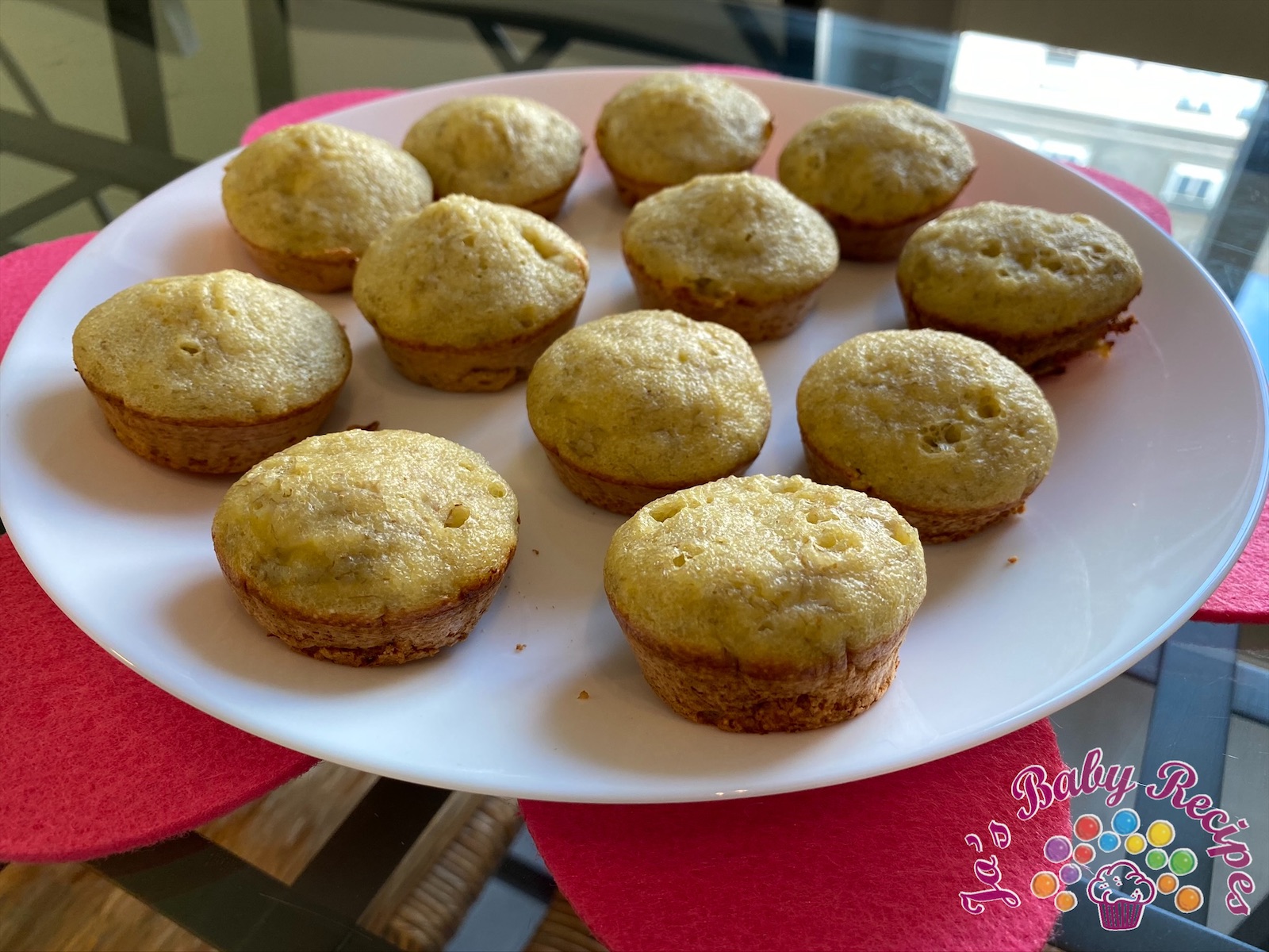 Muffins with semolina and bananas