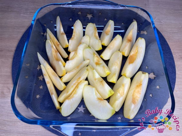 Sliced apples in the oven for babies