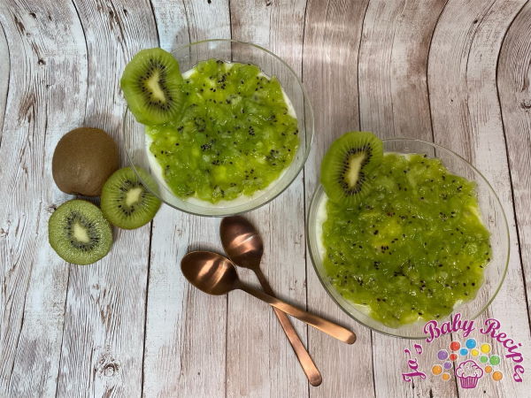 Tapioca pudding with kiwi puree for babies