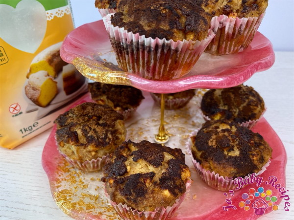 Muffins with apples from the mix of flours for cakes