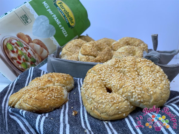 Pretzels with sesame from the mix of flours for pizza and bread