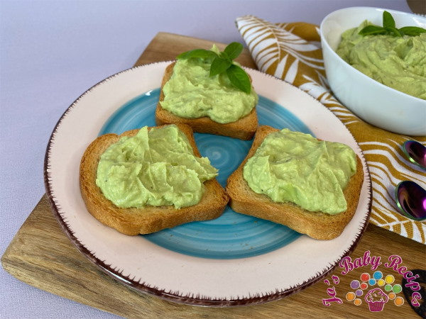 Avocado cream with cottage cheese for babies