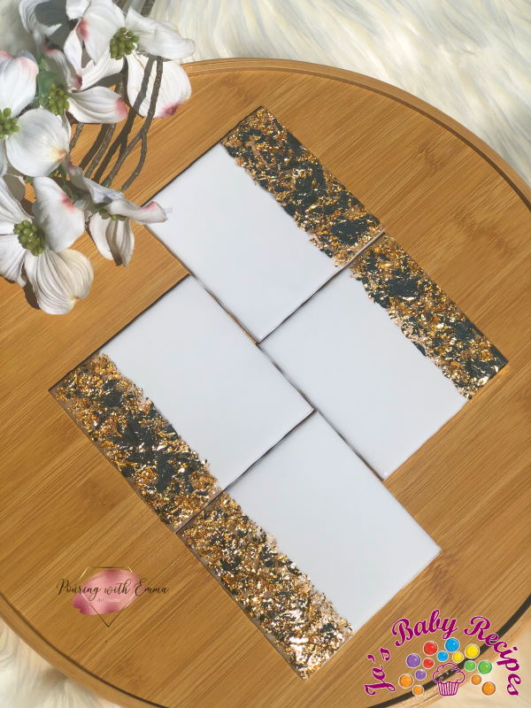 Set of 4 ribs white squares with gold from resin, PWE-10