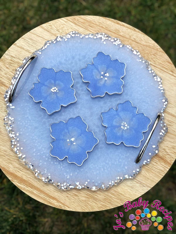 Set tava rotunda si 4 coastere floare bleu din rasina, PWE-31