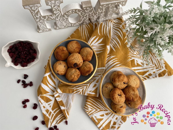 Biscuits with tahini and cranberries