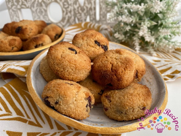 Biscuits with tahini and cranberries