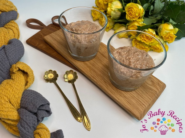 Overnight oats with hazelnut butter and bananas for babies